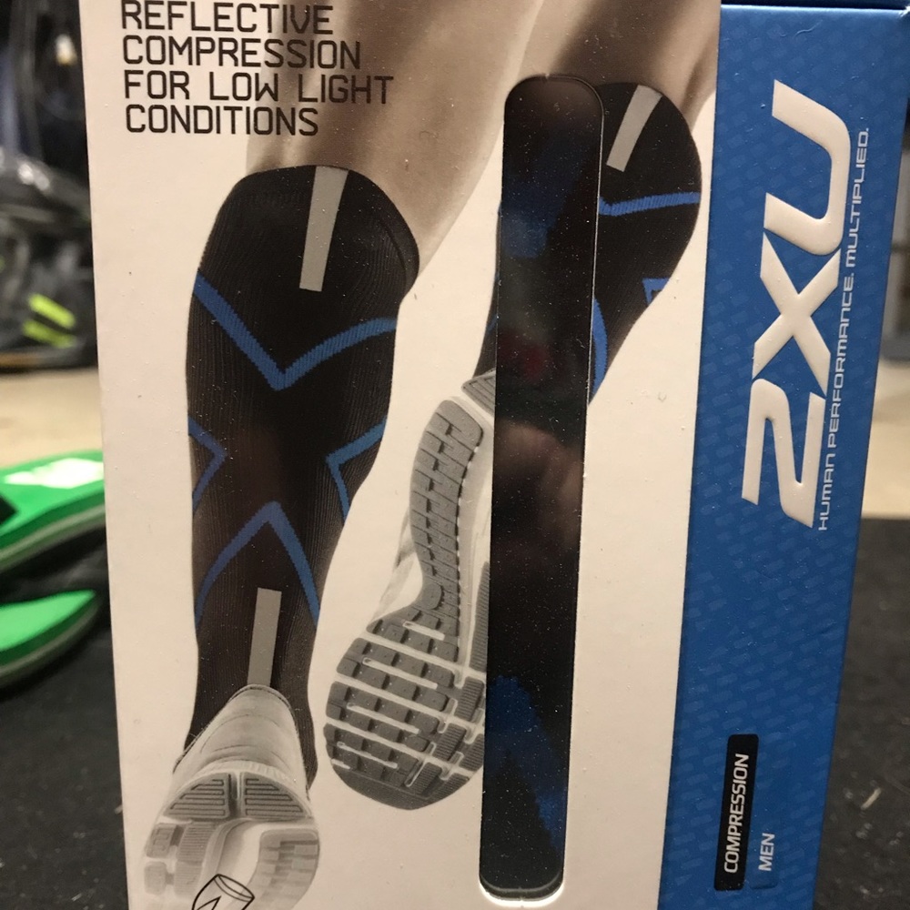 NWT 2XU Compression socks